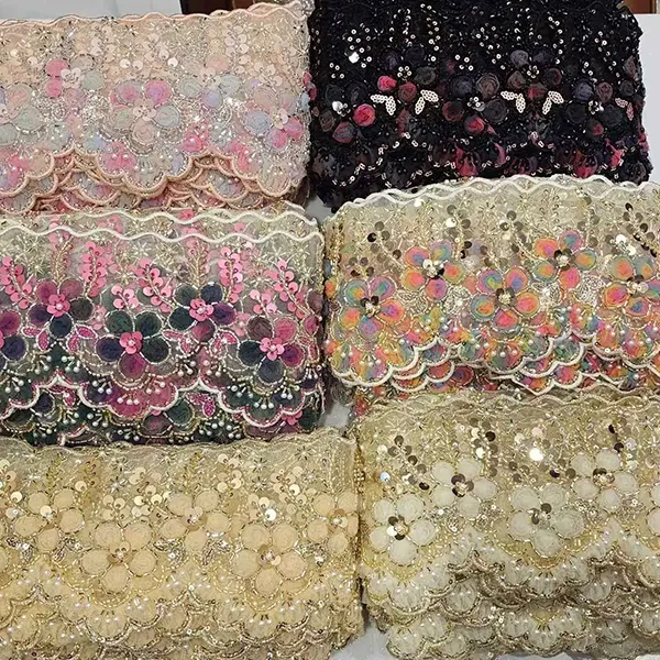 Mitmevärviline tikitud pits 3D võrgust lilledega, lindiga helmestega toru vöötkoodi tikandiga pits